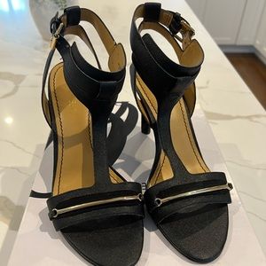 Women’s Nine West shoe size 7 barely worn.